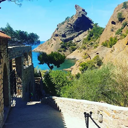 Providencia 2 - Shipyard And Yacht Crews * 拉西约塔